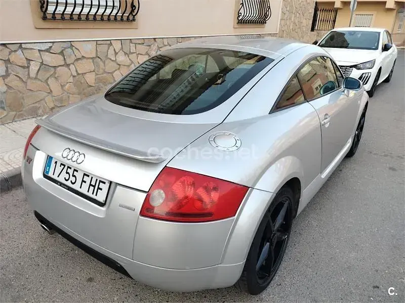 Usado Audi TT 180 CV (132 kW) 1999 Gris / plata Coupe
