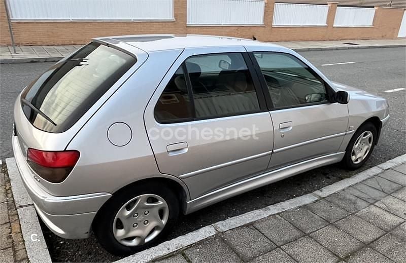 Usado Peugeot 306 90 CV (66 kW) 1999 Gris / plata Berlina