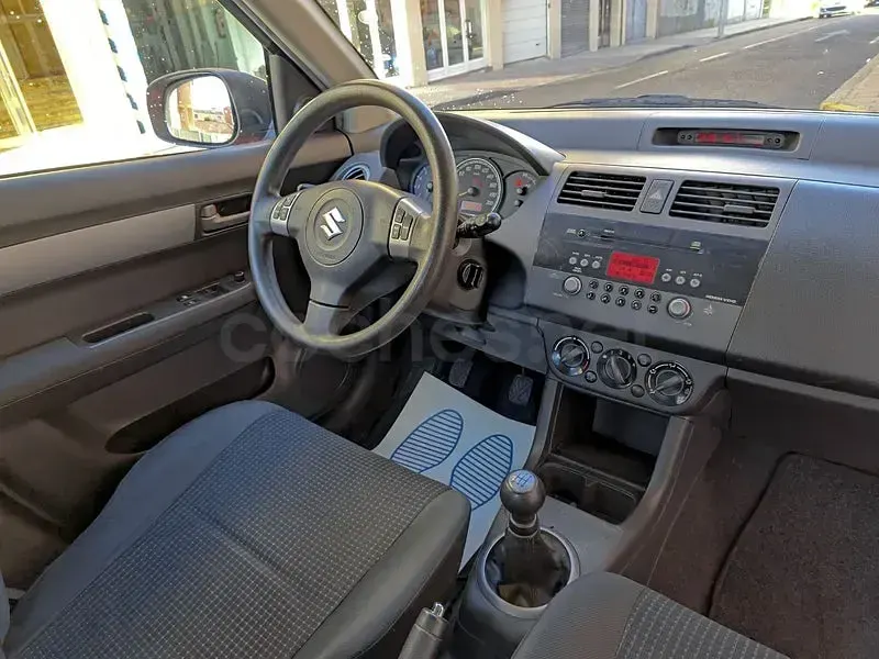 Usado Suzuki Swift GL 102 CV (75 kW) 2005 Rojo Utilitario