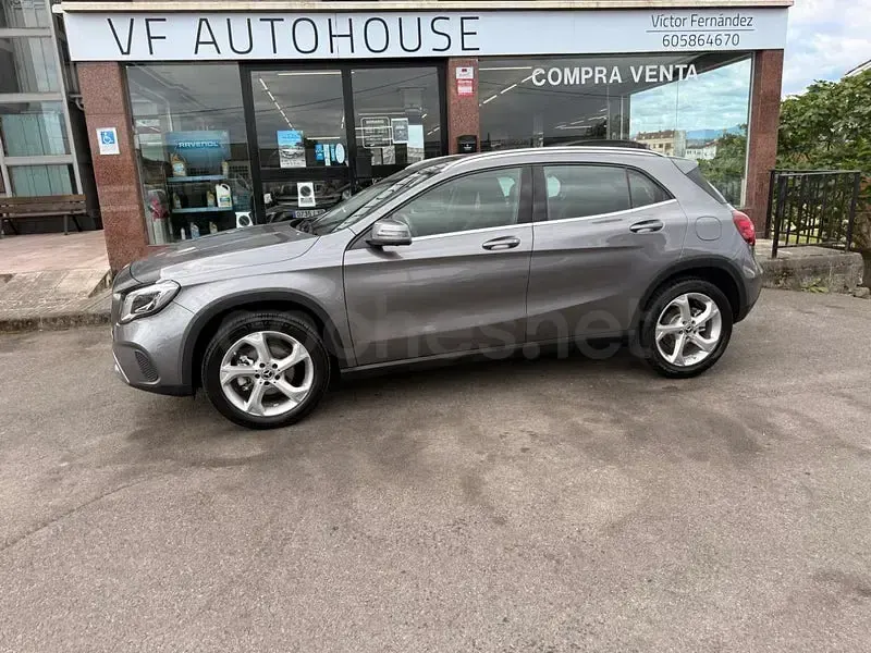 Usado Mercedes GLA180 122 CV (89 kW) 2019 Gris / plata SUV