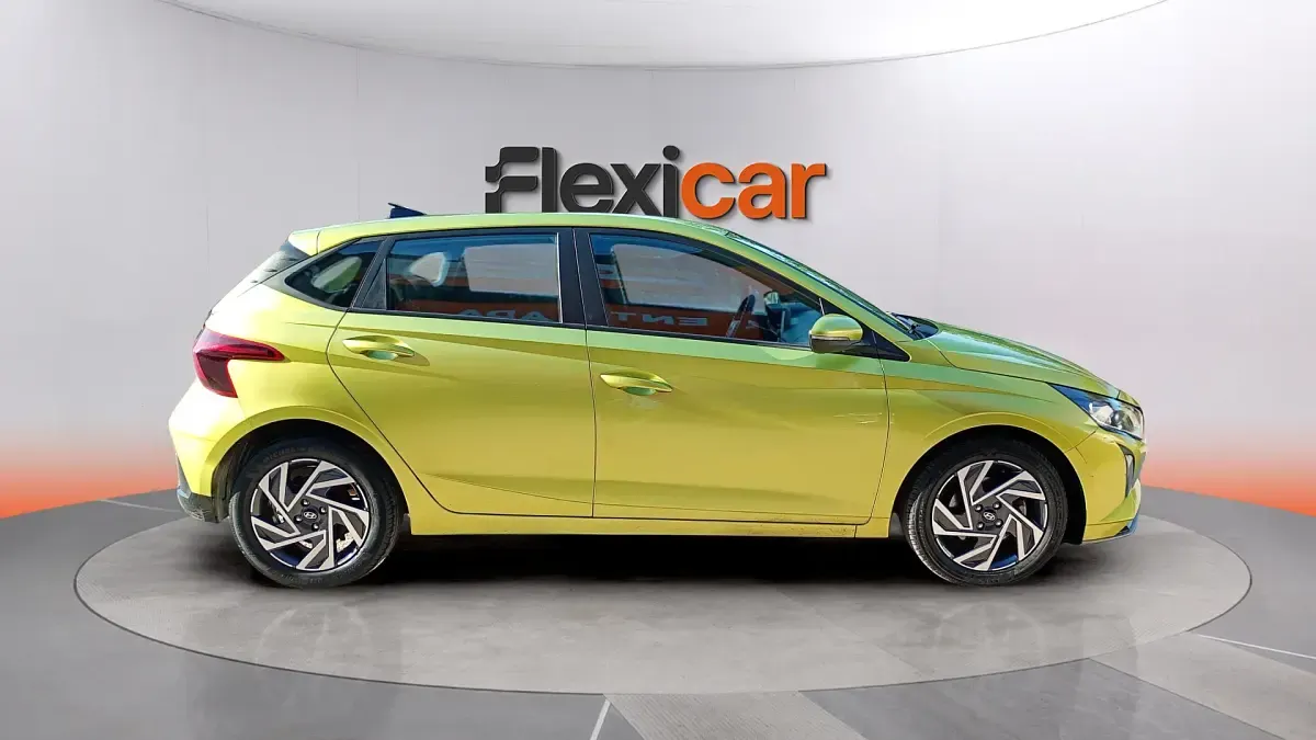 Usado Hyundai i20 101 CV (74 kW) 2024 Verde Utilitario