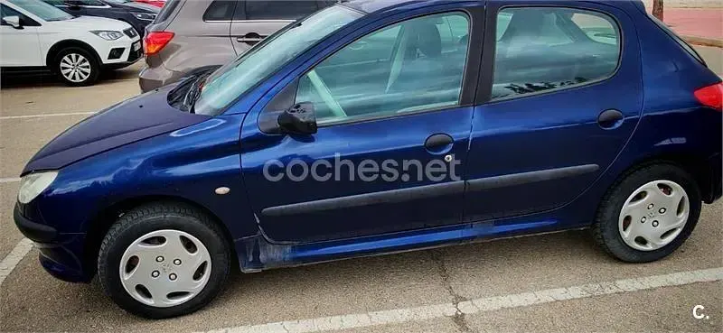 Usado Peugeot 206 75 CV (55 kW) 2001 Azul Berlina