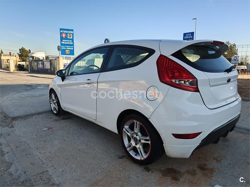 Usado Ford Fiesta Sport 90 CV (66 kW) 2010 Blanco Utilitario