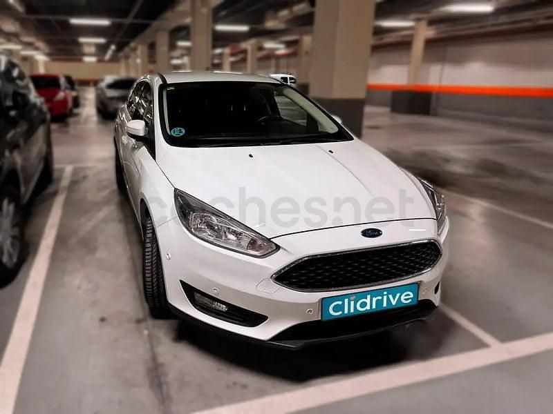 Usado Ford Focus Trend 125 CV (91 kW) 2017 Blanco Berlina