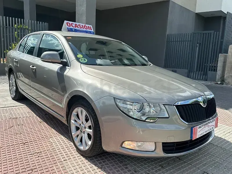 Usado Skoda Superb Elegance 140 CV (102 kW) 2012 Beige Berlina
