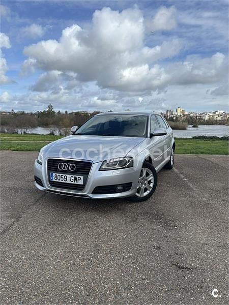 Usado Audi A3 Ambiente 105 CV (77 kW) 2010 Gris / plata Utilitario