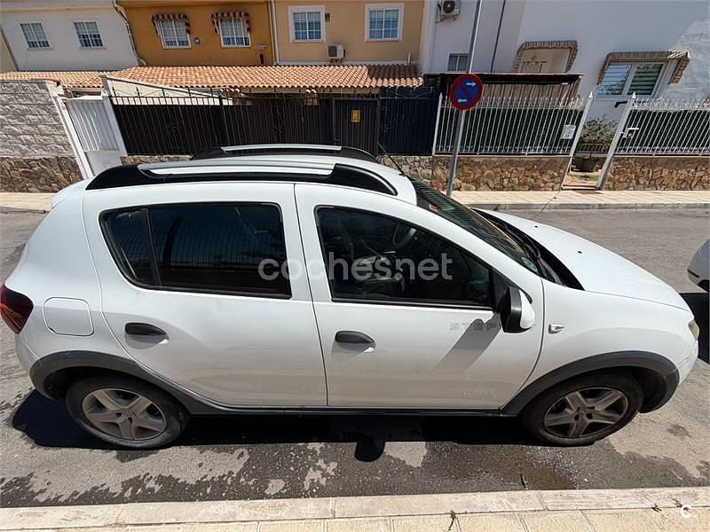 Używany Dacia Sandero Stepway 90 KM (66 kW) 2016 Biały Sedan/Limuzyna