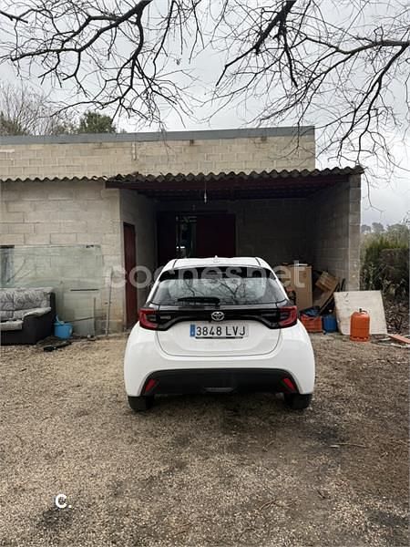 Usado Toyota Yaris Hybrid Plus 116 CV (85 kW) 2021 Blanco Berlina