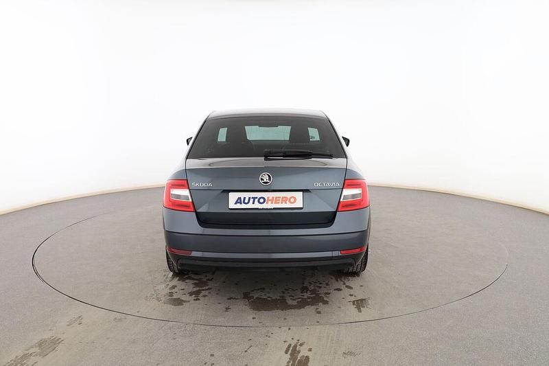 Usado Skoda Octavia 150 CV (110 kW) 2018 Gris Berlina