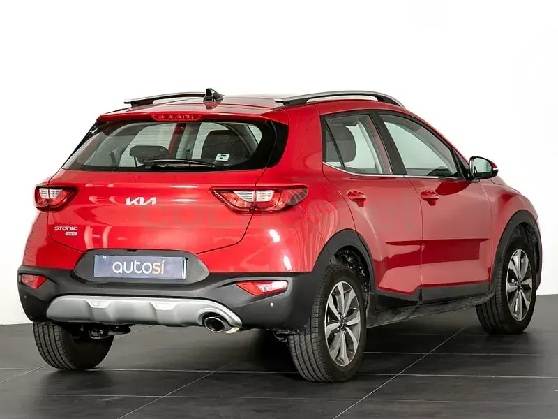 Usado Kia Stonic 100 CV (73 kW) 2024 Rojo SUV
