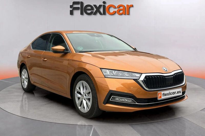 Naranja Usado 2023 Skoda Octavia Ambition Berlina | 21.190 € (Precio justo) - Imagen 1/4