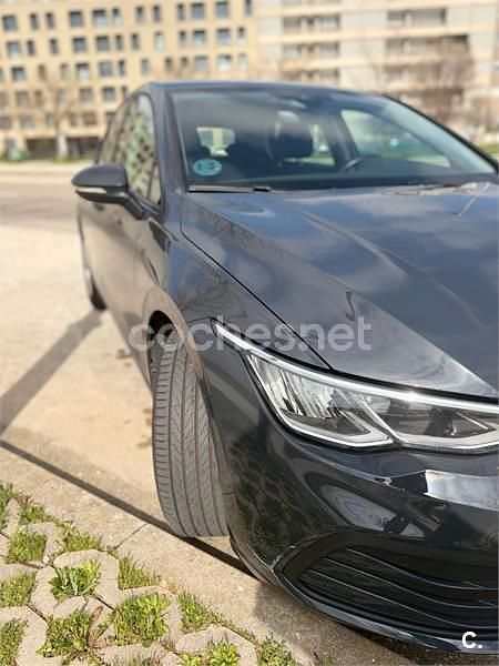 Usado VW Golf VIII 115 CV (84 kW) 2022 Gris / plata Berlina