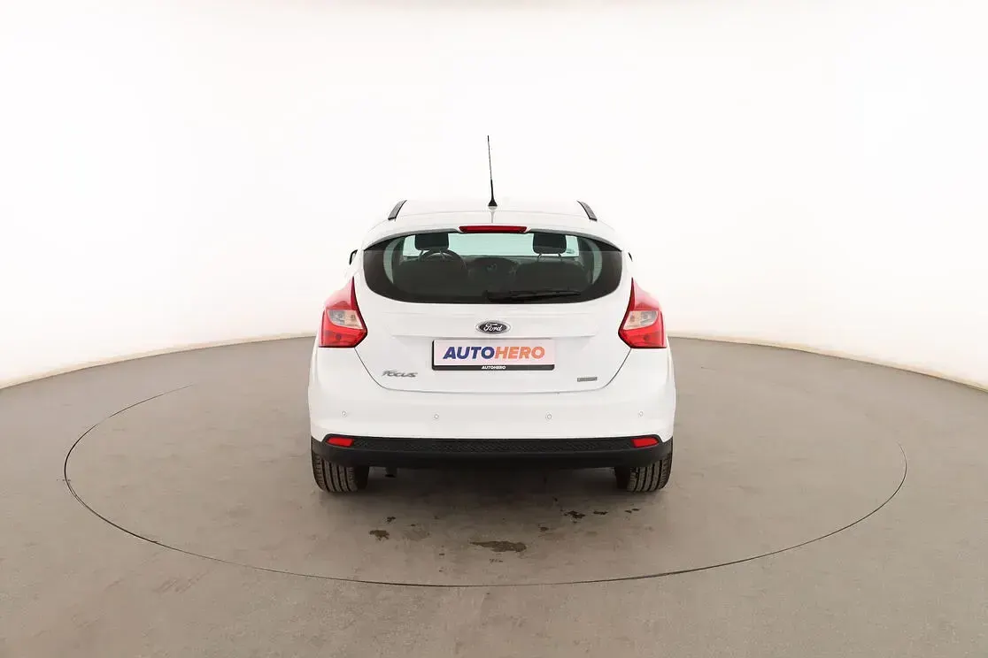 Usado Ford Focus 125 CV (91 kW) 2014 Blanco Berlina