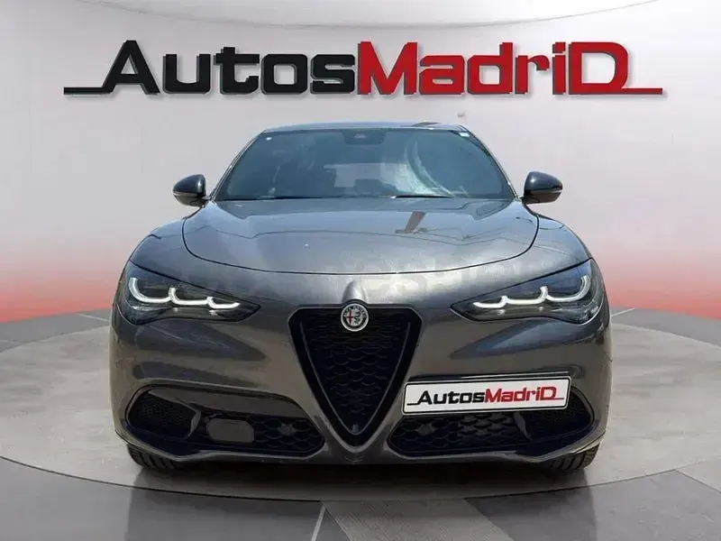 Usado Alfa Romeo Stelvio Veloce 210 CV (154 kW) 2023 Gris / plata SUV