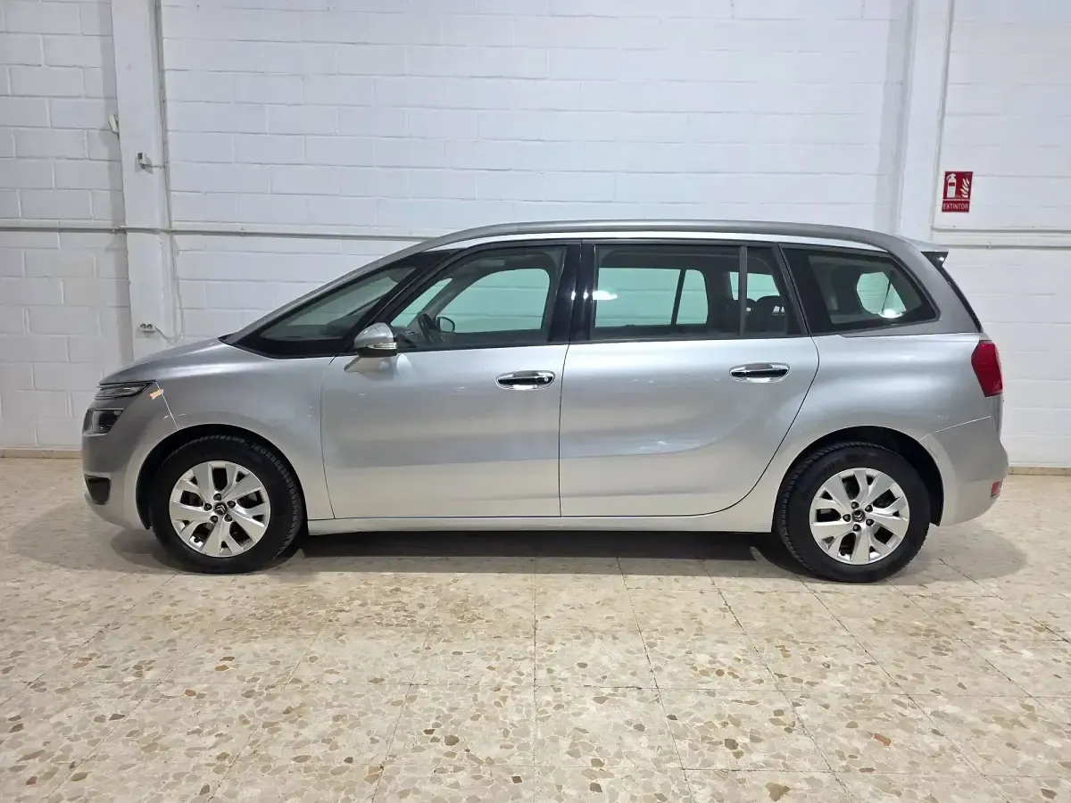 Usado Citroën Grand C4 Picasso Live 120 CV (88 kW) 2016 Gris Monovolumen