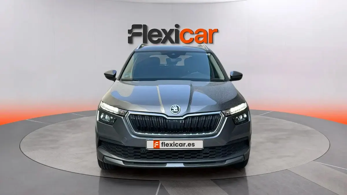 Usado Skoda Kamiq Ambition 110 CV (80 kW) 2022 Gris SUV