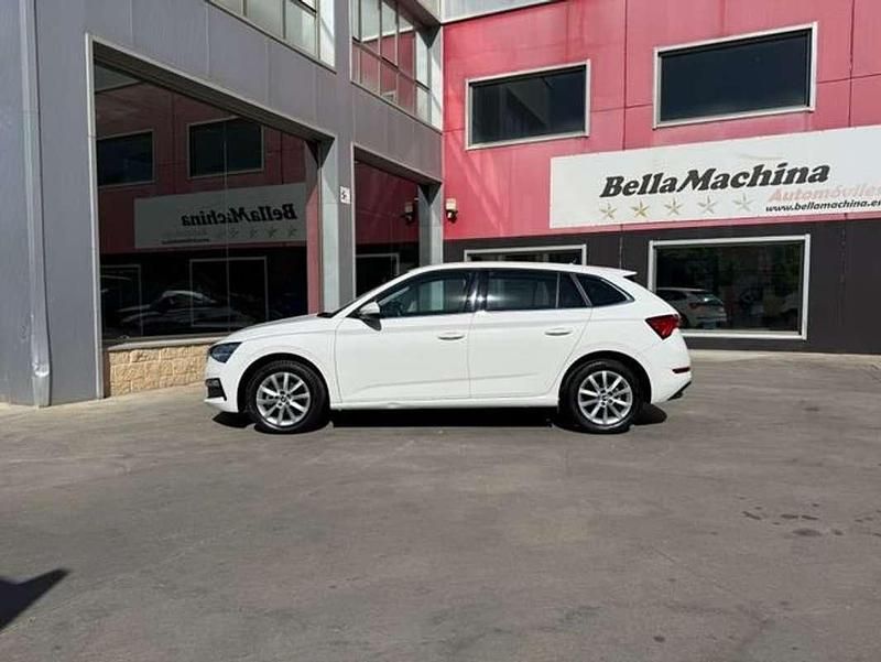 Usado Skoda Scala Ambition 116 CV (85 kW) 2021 Blanco Utilitario