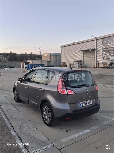 Usado Renault Scénic III Dynamique 110 CV (80 kW) 2011 Gris / plata Monovolumen