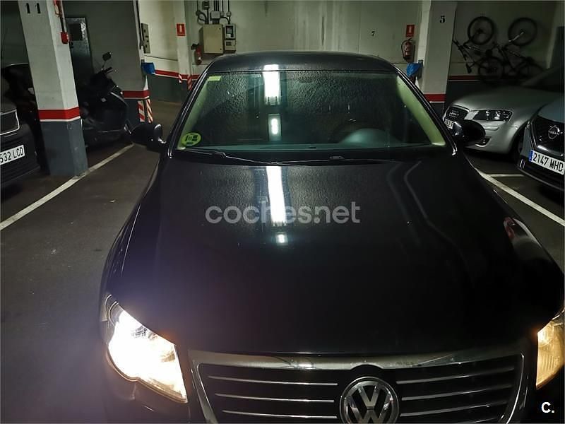 Negro Usado 2006 VW Passat Highline Berlina | 4000 € (Buen precio) - Imagen 1/4