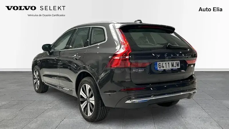 Usado Volvo XC60 Plus 350 CV (257 kW) 2023 Gris / plata SUV