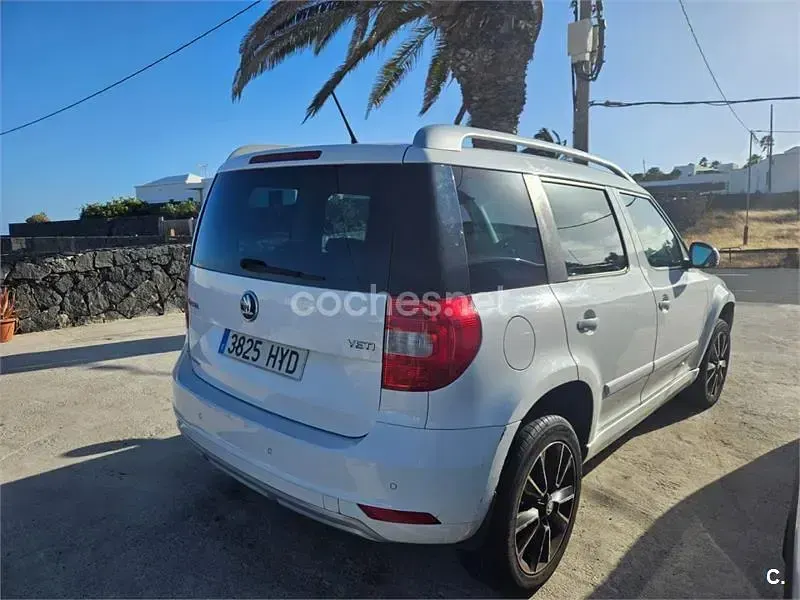 Usado Skoda Yeti Ambition 105 CV (77 kW) 2014 Blanco SUV