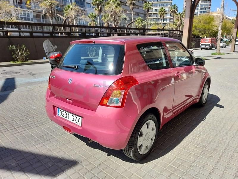 Usado Suzuki Swift GL 92 CV (67 kW) 2010 Violeta / lila Utilitario