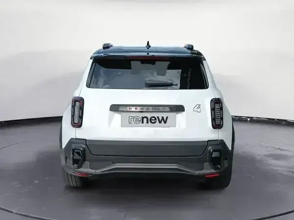 Begagnad Renault R5 Iconic 110 kW (150 HK) 2025 Vit Halvkombi