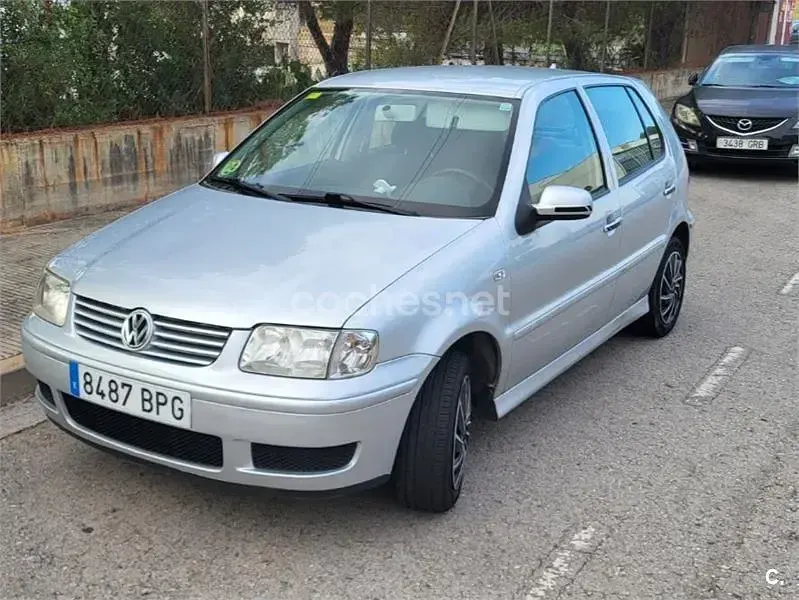 Usado VW Polo Trendline 75 CV (55 kW) 2001 Gris / plata Berlina