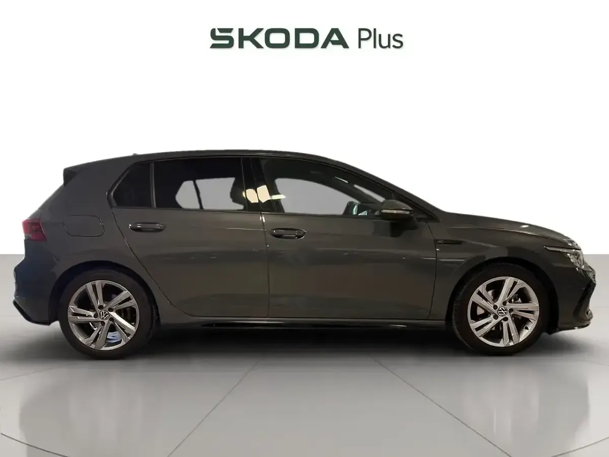 Usado VW Golf VIII R-line 150 CV (110 kW) 2022 Gris Berlina