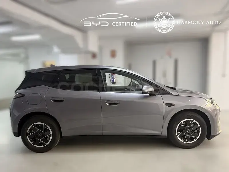 Nuevo BYD Dolphin Boost 155 kW (212 CV) 2026 Gris / plata Utilitario