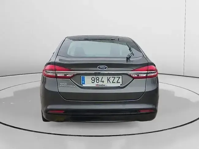 Usado Ford Mondeo Titanium 165 CV (121 kW) 2019 Gris / plata Berlina