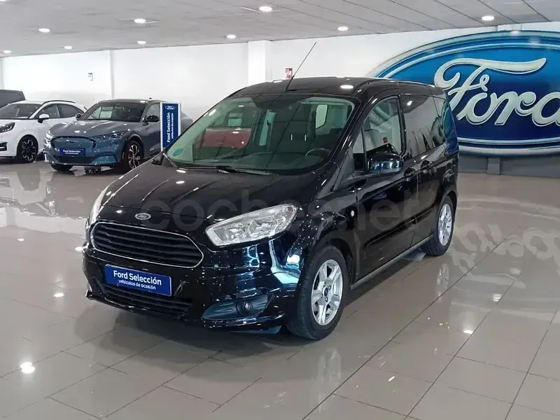 Usado Ford Tourneo Courier Trend 100 CV (73 kW) 2015 Negro Monovolumen