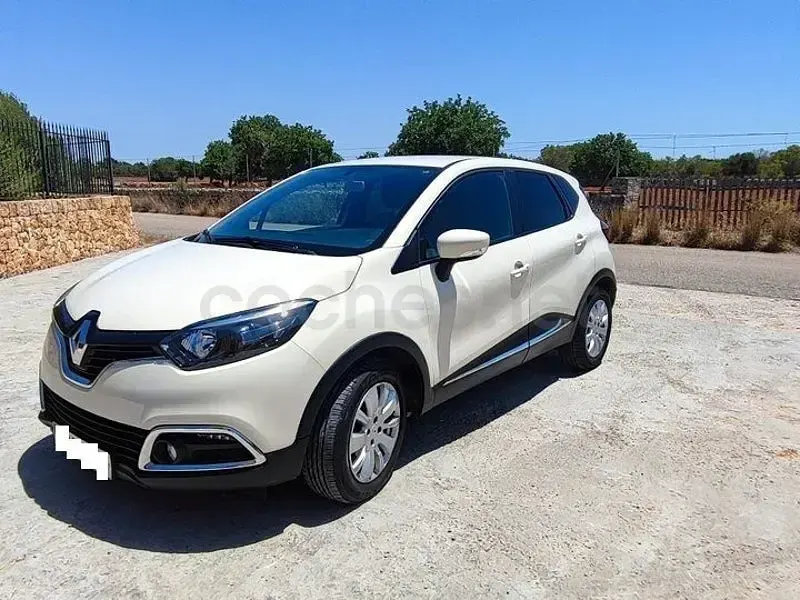 Usado Renault Captur Intens 90 CV (66 kW) 2014 Beige SUV