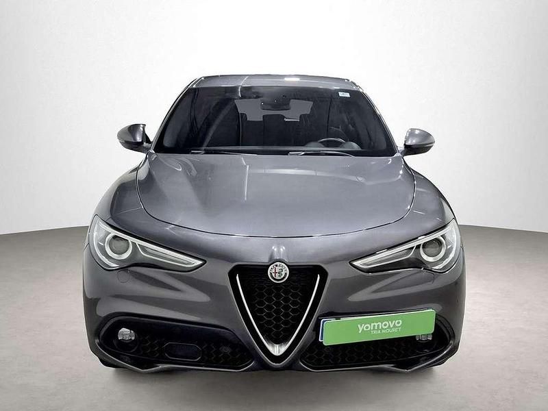 Usado Alfa Romeo Stelvio Super 162 CV (119 kW) 2022 Gris SUV