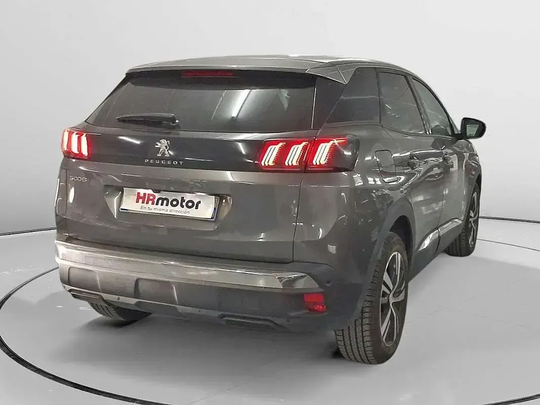 Usado Peugeot 3008 Allure 131 CV (96 kW) 2022 Gris SUV
