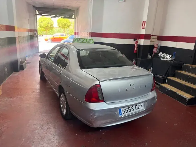 Usado Rover 45 103 CV (75 kW) 2005 Gris / plata Berlina