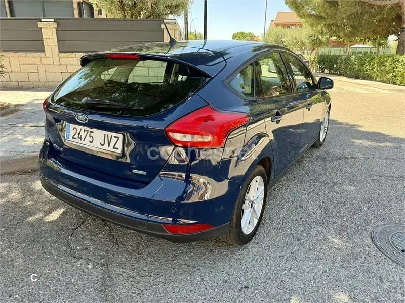 Usado Ford Focus Trend 125 CV (91 kW) 2016 Azul Berlina