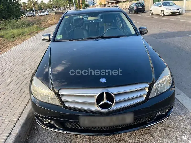 Usado Mercedes C200 Avantgarde 136 CV (100 kW) 2009 Negro Berlina