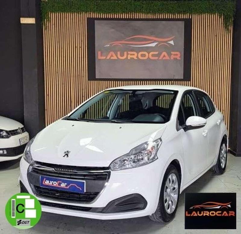 Blanco Usado 2015 Peugeot 208 Active Utilitario | 7999 € (Precio justo) - Imagen 1/4