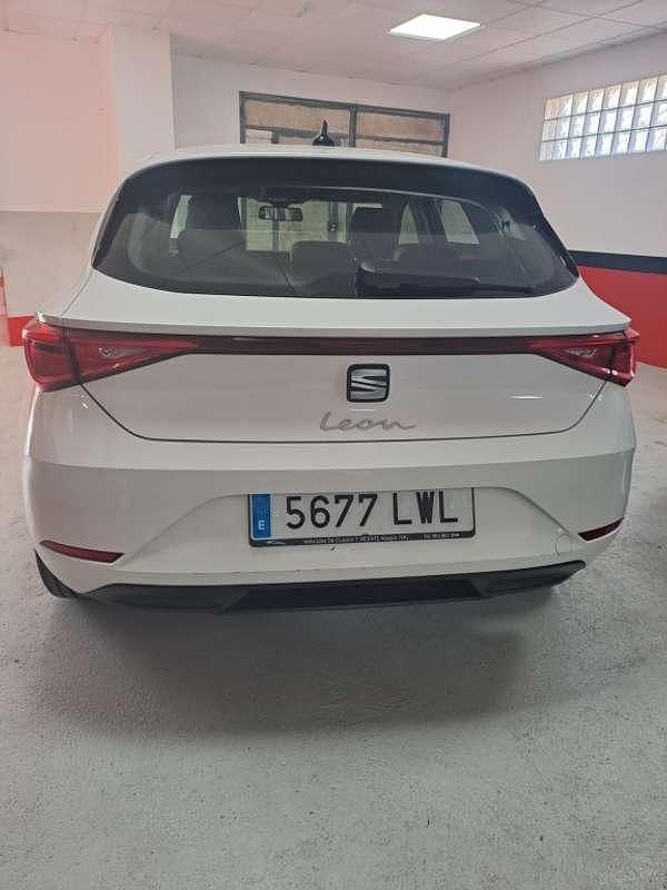 Usado Seat Leon ST Reference 116 CV (85 kW) 2022 Blanco Familiar