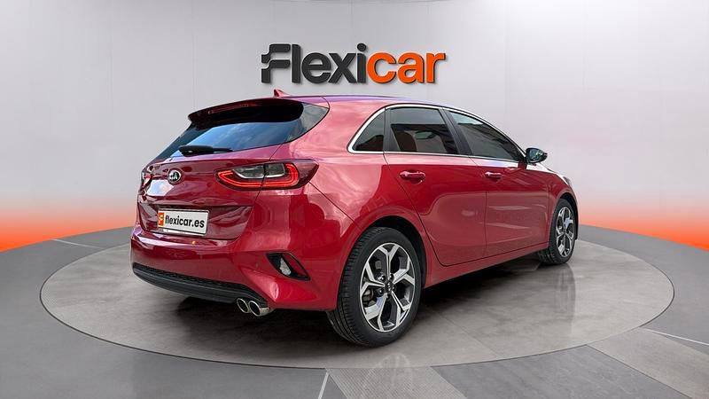 Usado Kia Ceed 136 CV (100 kW) 2021 Rojo Utilitario