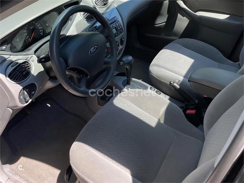 Usado Ford Focus Trend 100 CV (73 kW) 2003 Rojo Berlina