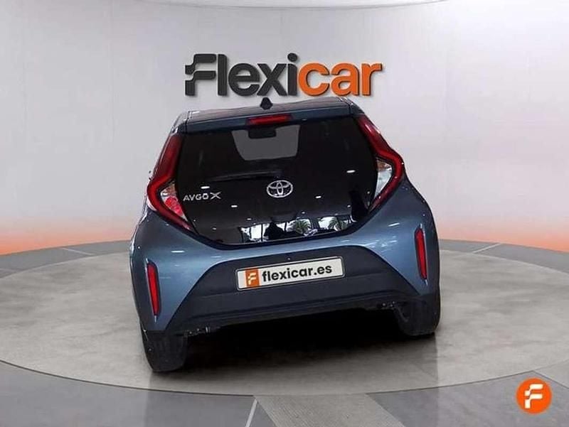 Usado Toyota Aygo X-play 69 CV (50 kW) 2024 Azul Utilitario