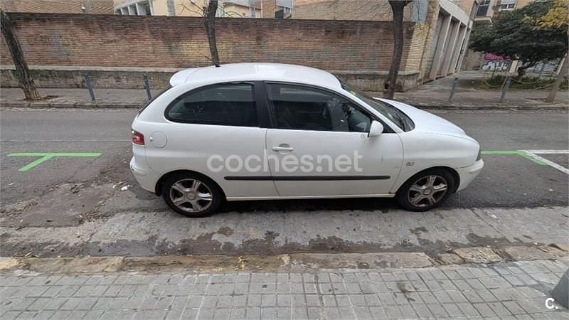 Usado Seat Ibiza Sport 100 CV (73 kW) 2005 Blanco Berlina