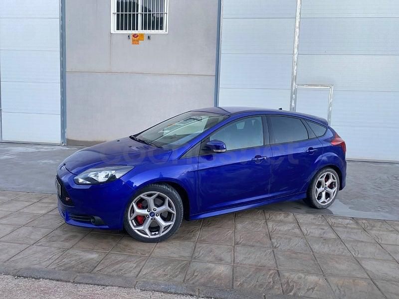 Usado Ford Focus ST 250 CV (183 kW) 2014 Azul Berlina