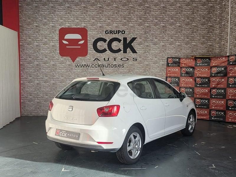 Usado Seat Ibiza Reference 90 CV (66 kW) 2012 Blanco Berlina