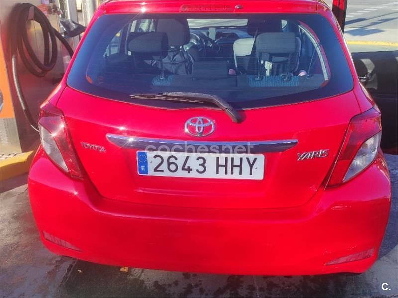 Rojo Usado 2012 Toyota Yaris Active Berlina | 7800 € (Precio justo) - Imagen 1/4