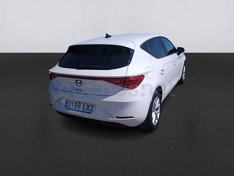 Używany Seat Leon Style 110 KM (80 kW) 2022 Biały Sedan/Limuzyna