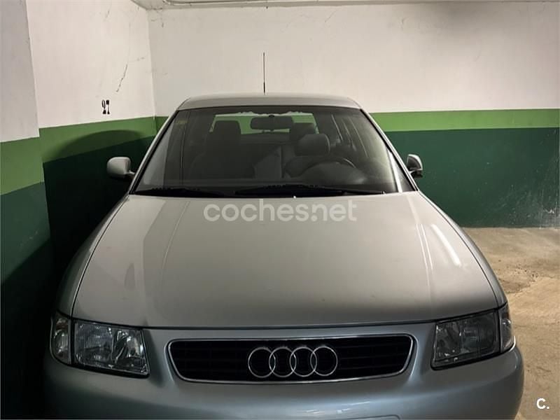 Gris / plata Usado 2000 Audi A3 Ambiente Berlina | 2600 € (Buen precio) - Imagen 1/4
