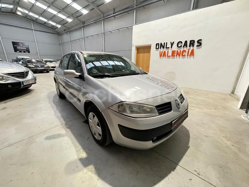 Gris / plata Usado 2005 Renault Mégane II Authentique Berlina | 3490 € (Precio justo) - Imagen 1/4